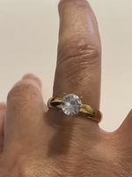 Joli solitaire plaqué  jaune 57,5 pierre moissanite neuve