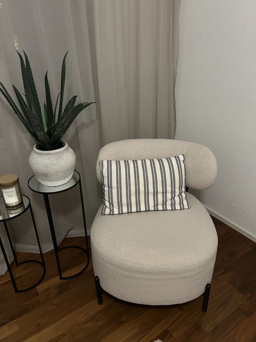 Poltrone: Moderner Loungesessel Bouclé beige/creme – Usato da Chur venduto da faja7000 1