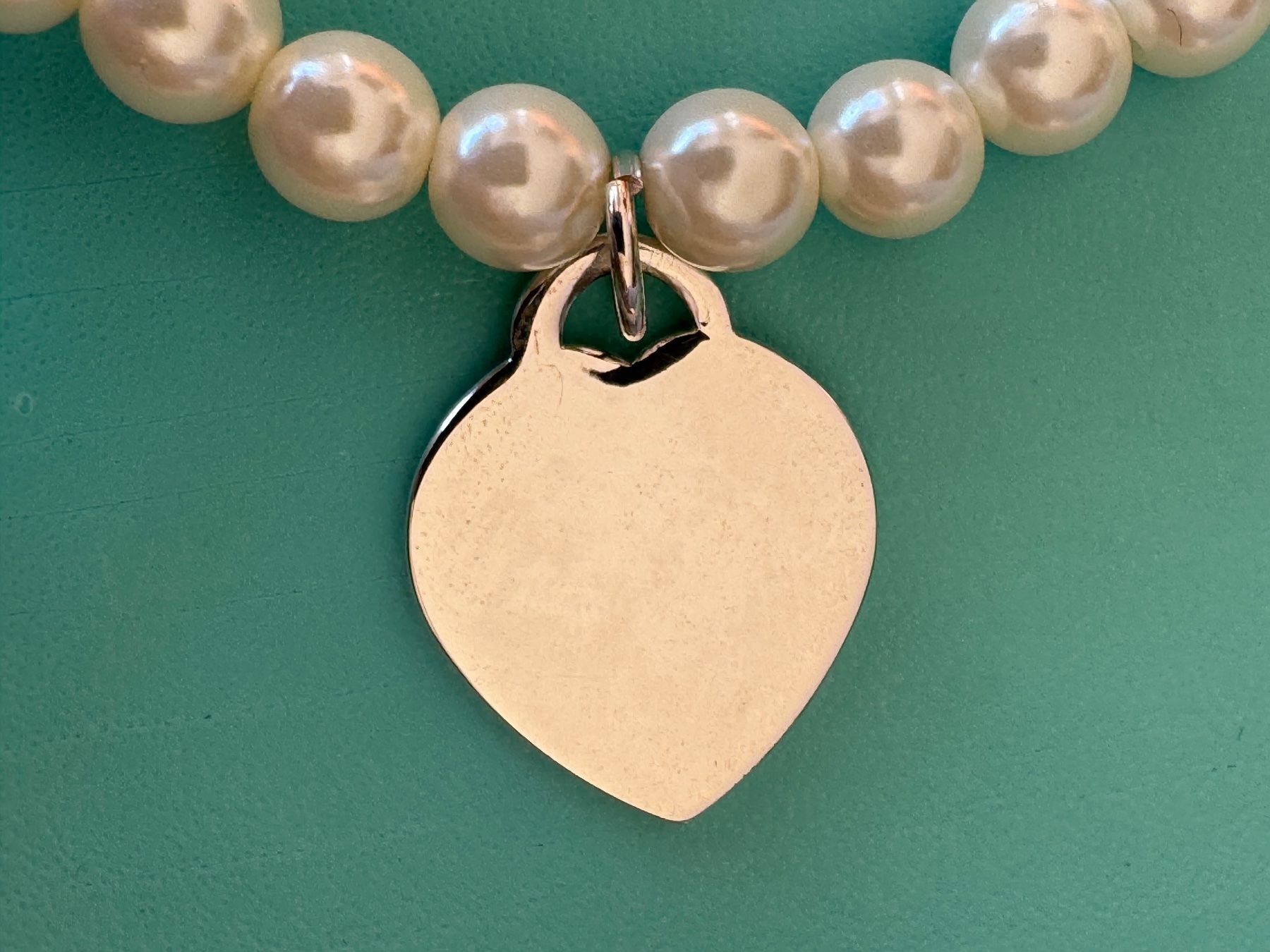 Tiffany & Co. Bracciali & Braccialetti: RETURN TO TIFFANY & CO PERLEN ARMBAND MIT SILBER HERZ – Usato da Binningen venduto da Chaussie 3