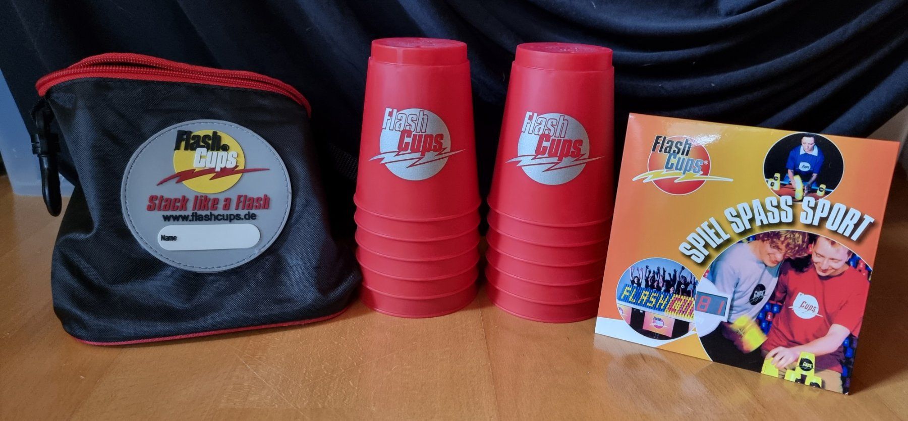 Giochi: Flash Cup Becherstapel-Set – Nuovo (secondo la descrizione) da Eschlikon TG venduto da Spitzmuus
