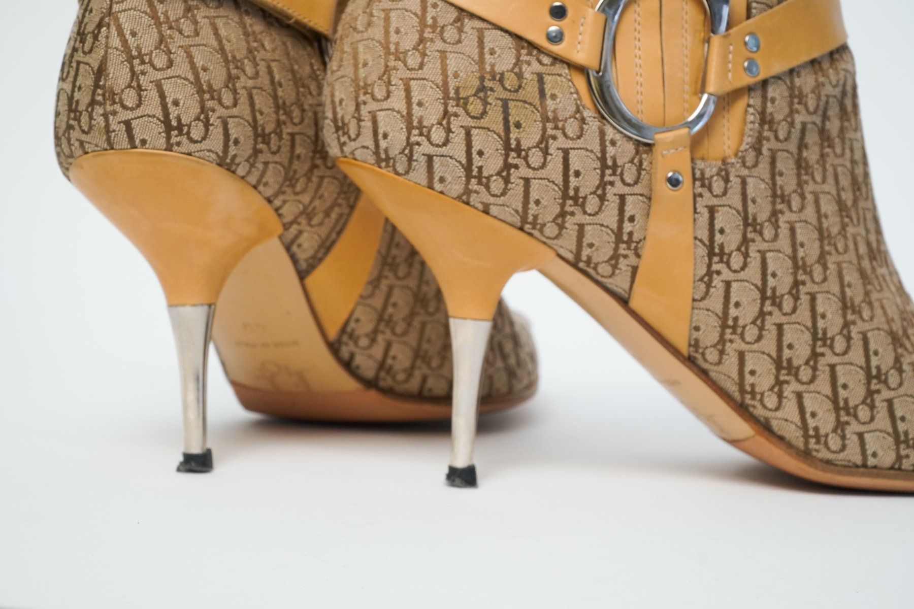 Dior Damenschuhe: Bottines Christian Dior Toile monogrammée & cuir – Gebraucht aus Bogis-Bossey von VNT-GE.ch 4
