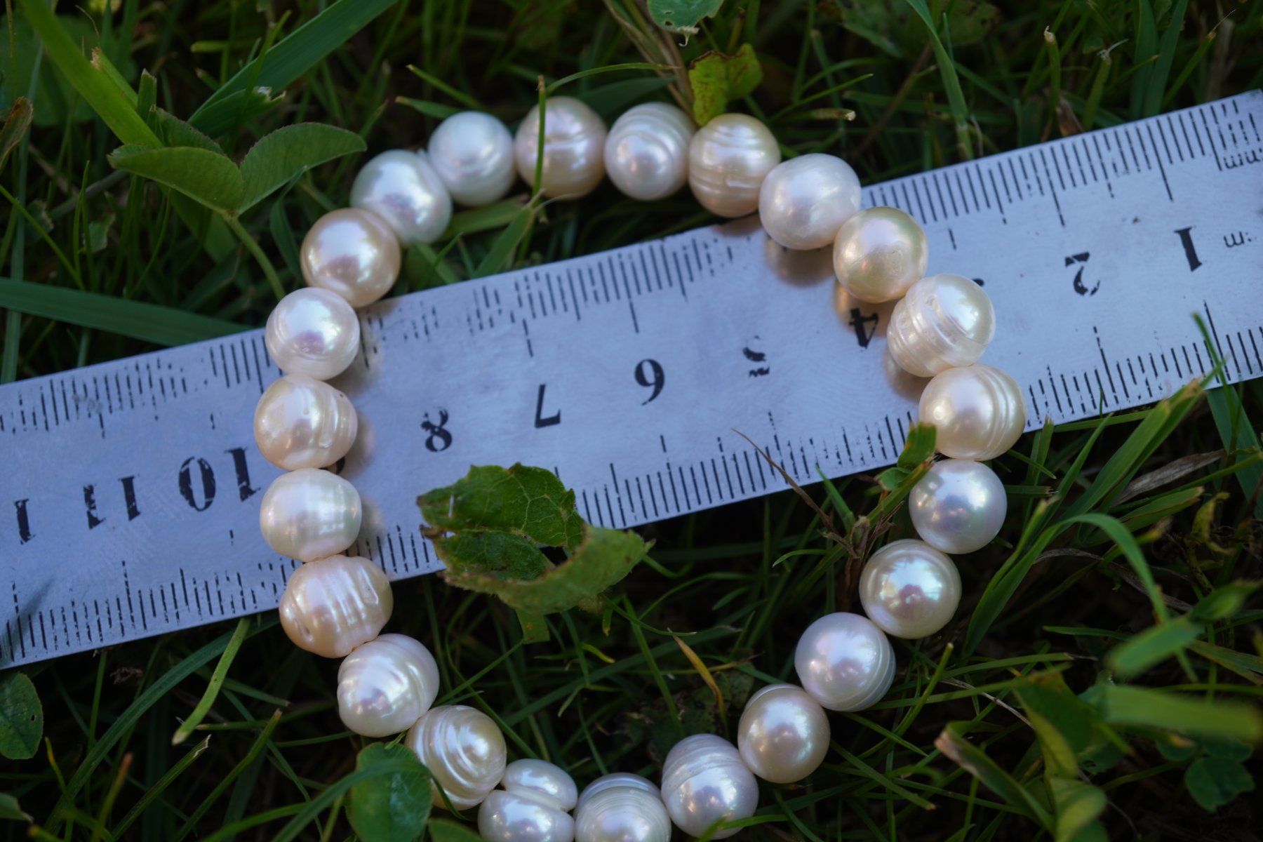 Minerali & Pietre curative: Perlen Gross Weiss  Armband mit Gummizug – Nuovo e nell'imballaggio originale da Eschenbach SG venduto da topstone 3