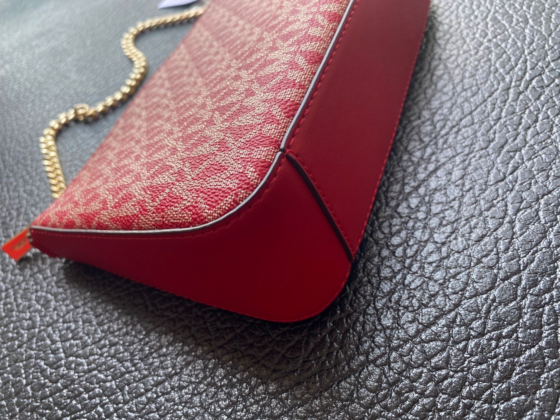 Michael Kors Borse da donna: Borsetta e portafoglio Michael Kors rosso e oro loggata – Nuovo e nell'imballaggio originale da Murten venduto da Moisa 2