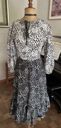 La Ruelle Kleid, Blumenmuster, Grösse 38, neuwertig