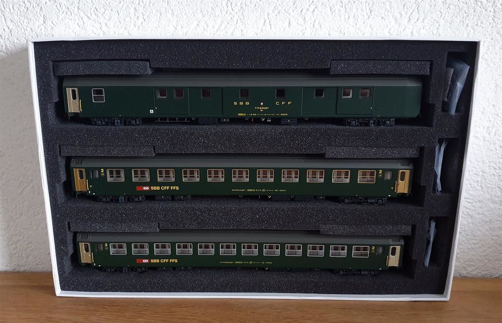 HORNBY R734 LMS Isolierter Milch 6-Rad Wagen 3855 Mint Verpackt