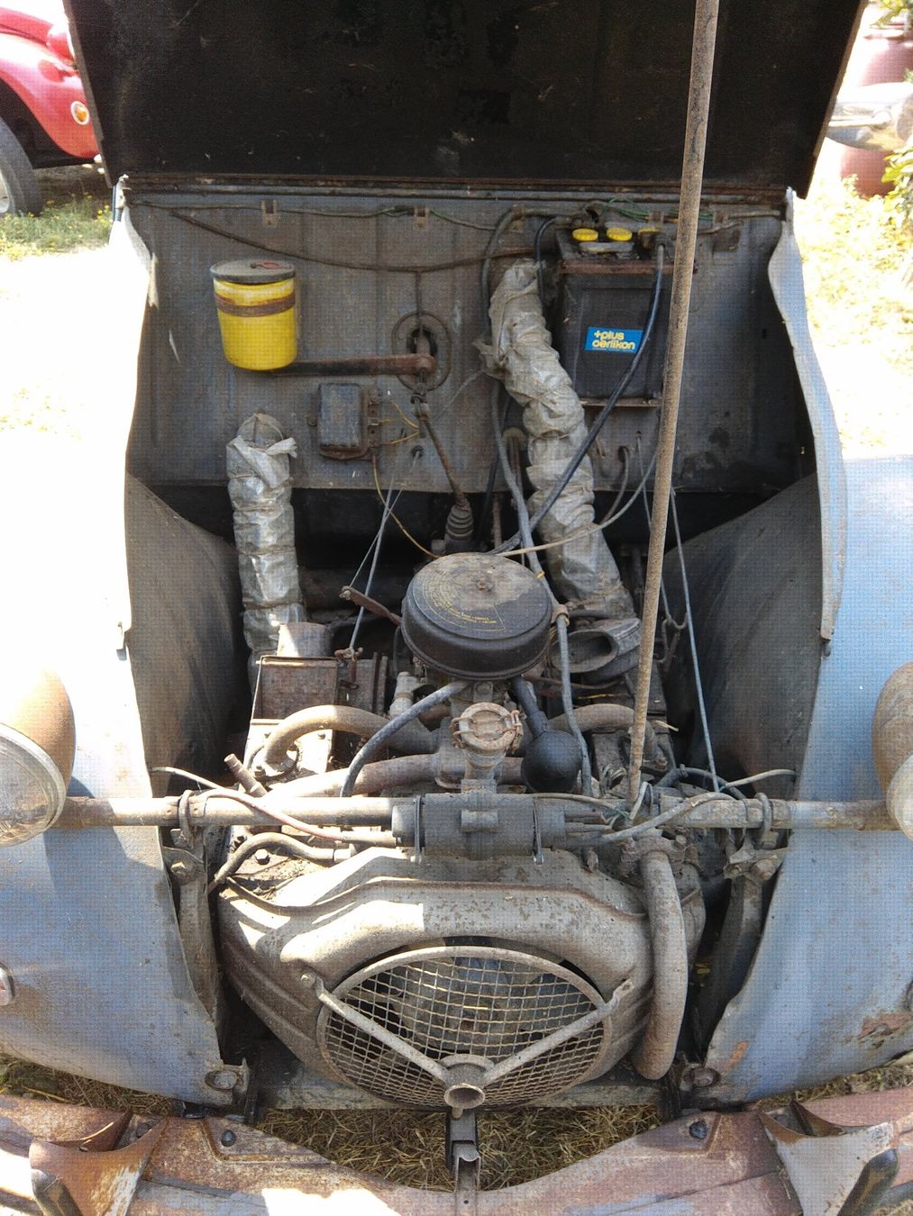 Citroën Autos: Citroen 2CV – Défectueux à Bleienbach par Deltaplano 4