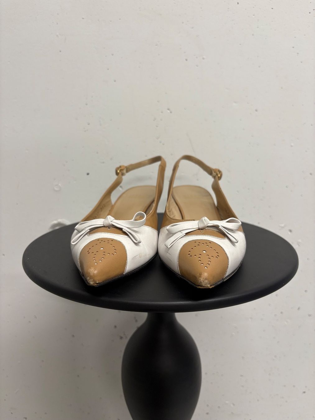 Stuart Weitzman Scarpe da donna: Stuart Weitzman Slingpumps beige/weiss spitz Leder 36.5 – Usato da Regensdorf venduto da secondchancefashion 3