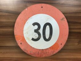 Gebrauchtes Verkehrsschild 30 für Geburtstags Deko