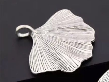 Ciondoli: Amulett/Anhänger Ginkgo Blatt – Nuovo (secondo la descrizione) da Gams venduto da Mariawicca