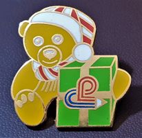 Q280 - Pin Teddybear mit Geschenk
