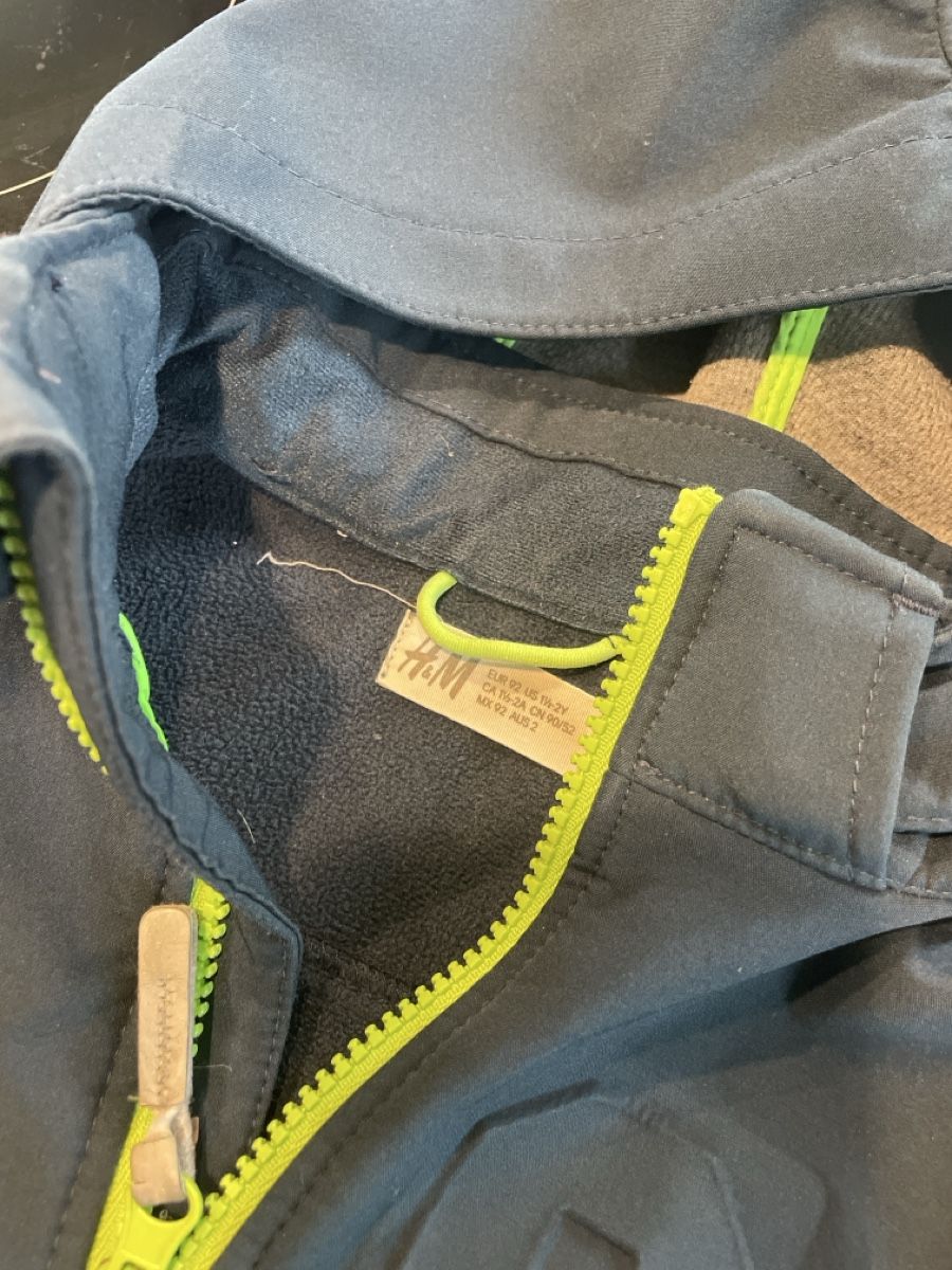 Lotti & Set di vestiti: Dünne Regenjacke und Softshelljacke 92 – Usato da Rheinklingen venduto da Wandita 1