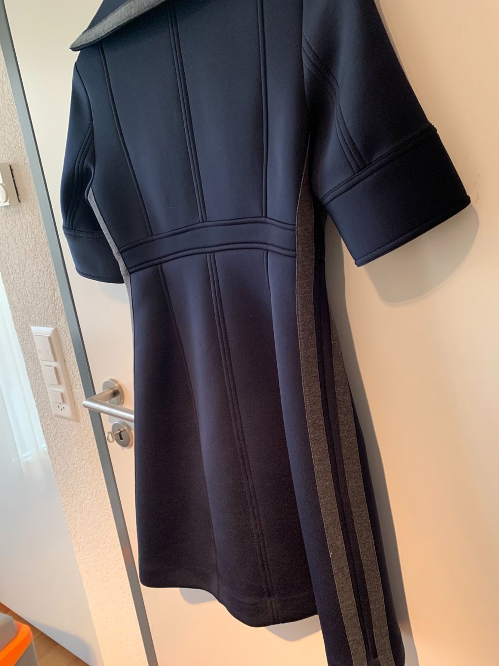 Vestiti: Adolfo Dominguez elegantes sportliches Kleid – Usato da Rüschlikon venduto da Brixen07 1