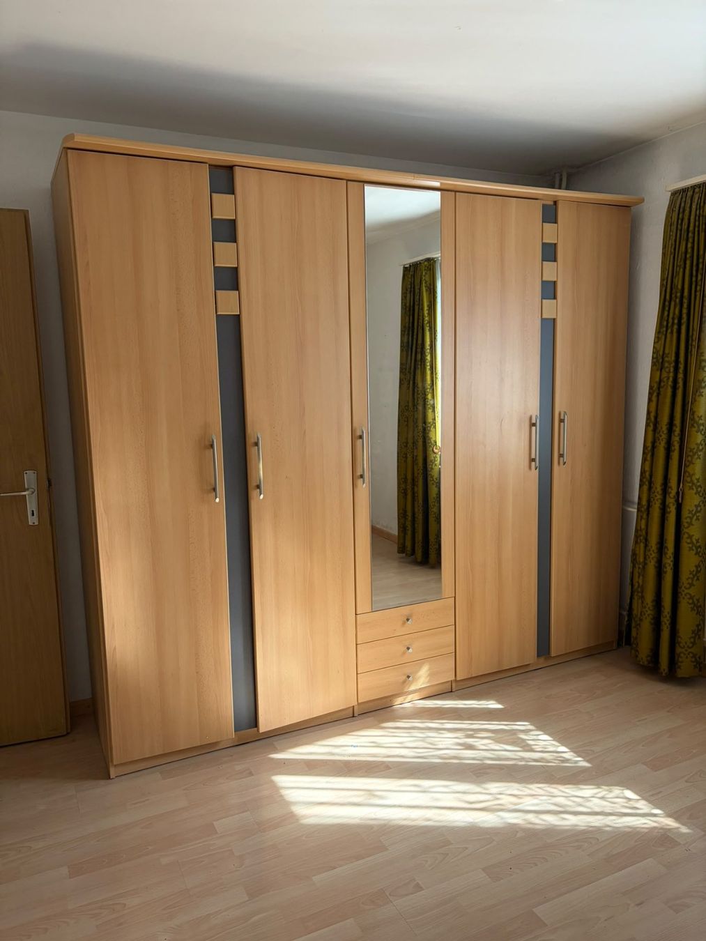 Schränke: Schlafzimmerschrank – Gebraucht aus Kappel SO von Hello1world