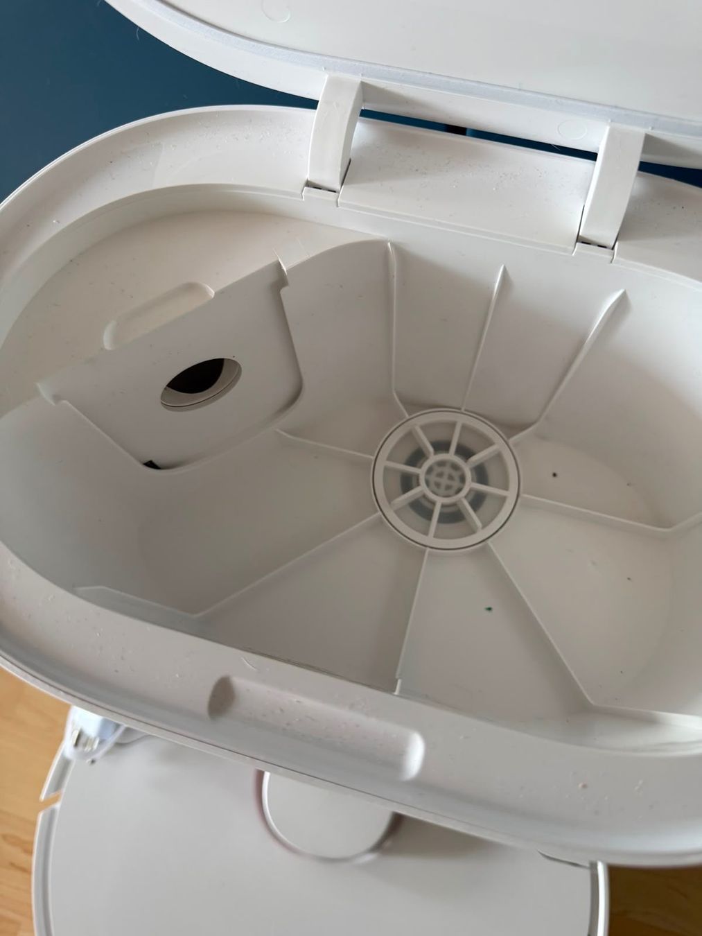 Dreame Aspirapolveri & Accessori: Dreame  D10 plus mit Absaugstation, – Usato da Herzogenbuchsee venduto da Derdas1 1