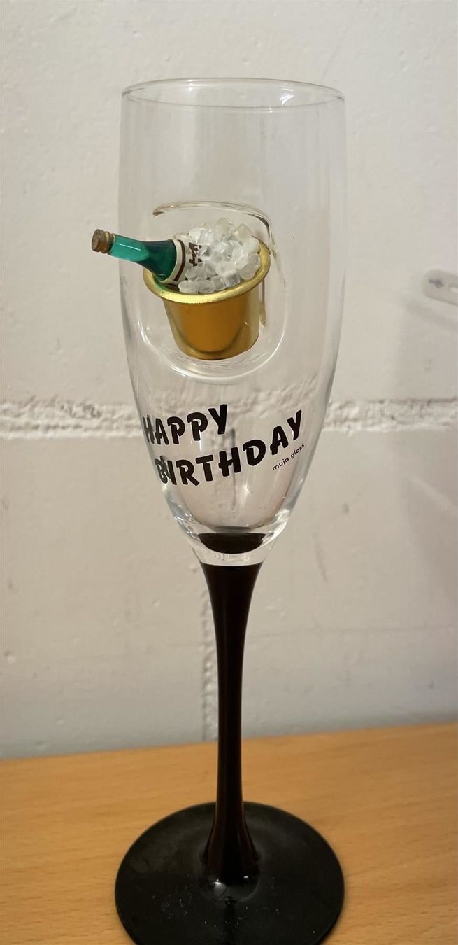 Gläser: Sektglas Happy Birthday mit Sektflasche – Neu und originalverpackt aus Diepoldsau von preisparadies-ch