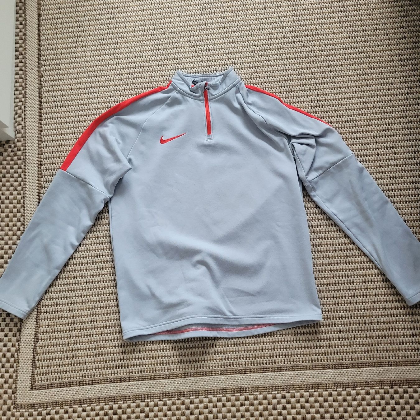 Nike Pulls & Sweat-shirts: NIKE Pull gris avec zip rouge taille S – Neuf (Voir description) à Genève par Tanaa_12 2