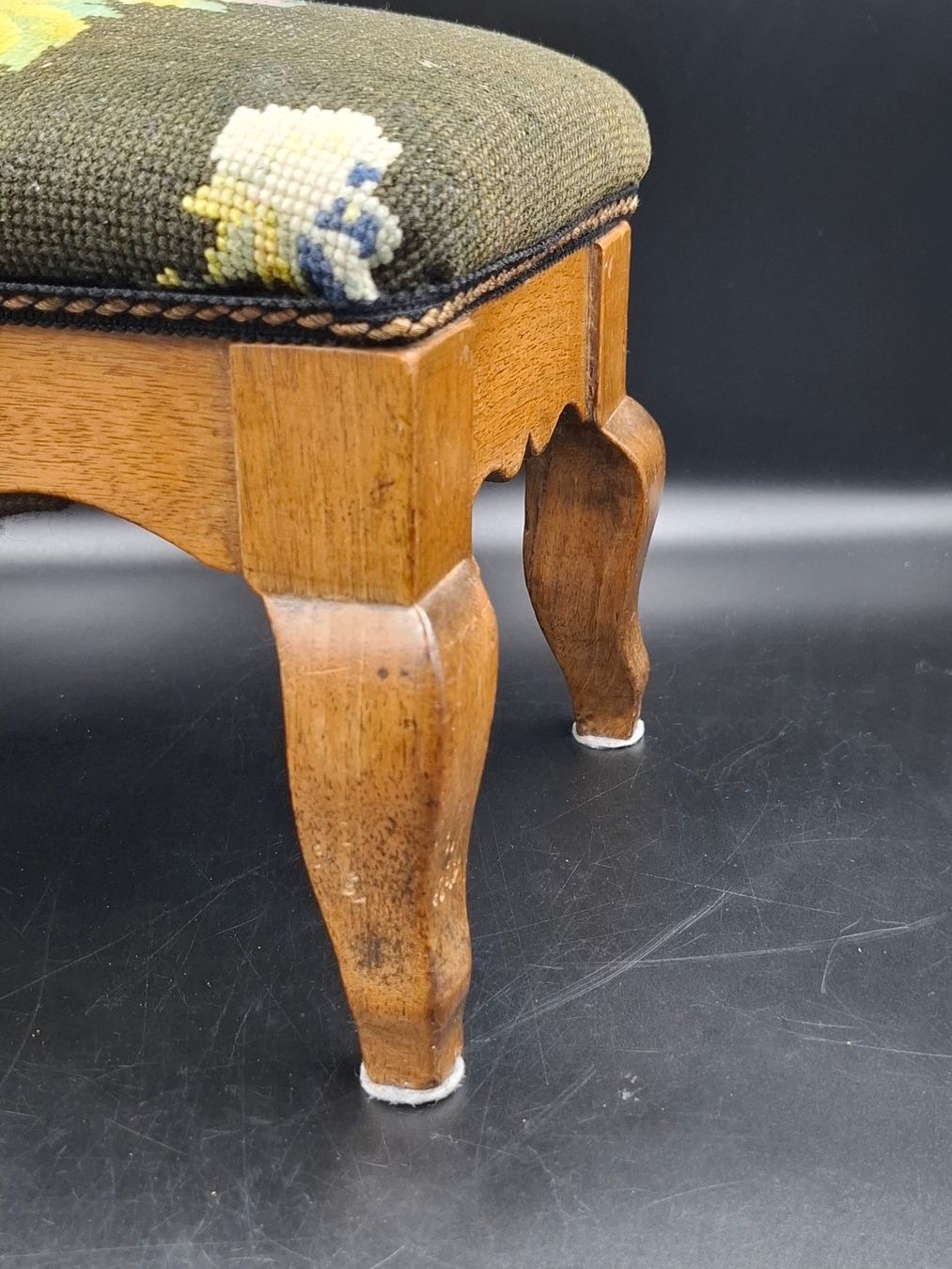Sgabelli: Vintage Fusshocker viktorianischen Stil – Usato da Zürich venduto da bruzolda 6