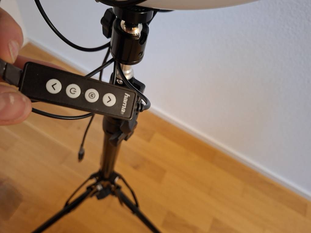 Hama Treppiedi & Teste: Handystativ mit Ringlicht – Usato da Düdingen venduto da ram_9wsp 1