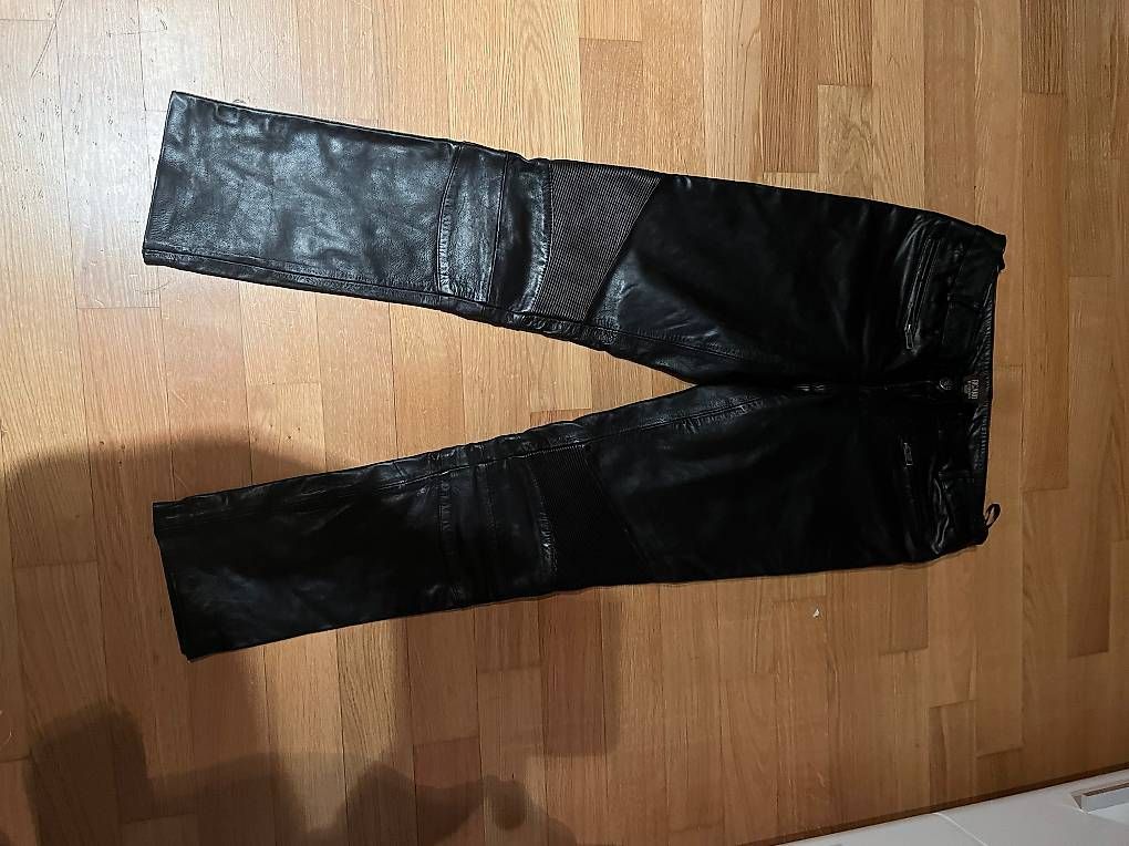 Pantalons: Lederhose gr.34 – D'occasion à Möriken AG par Marisa043