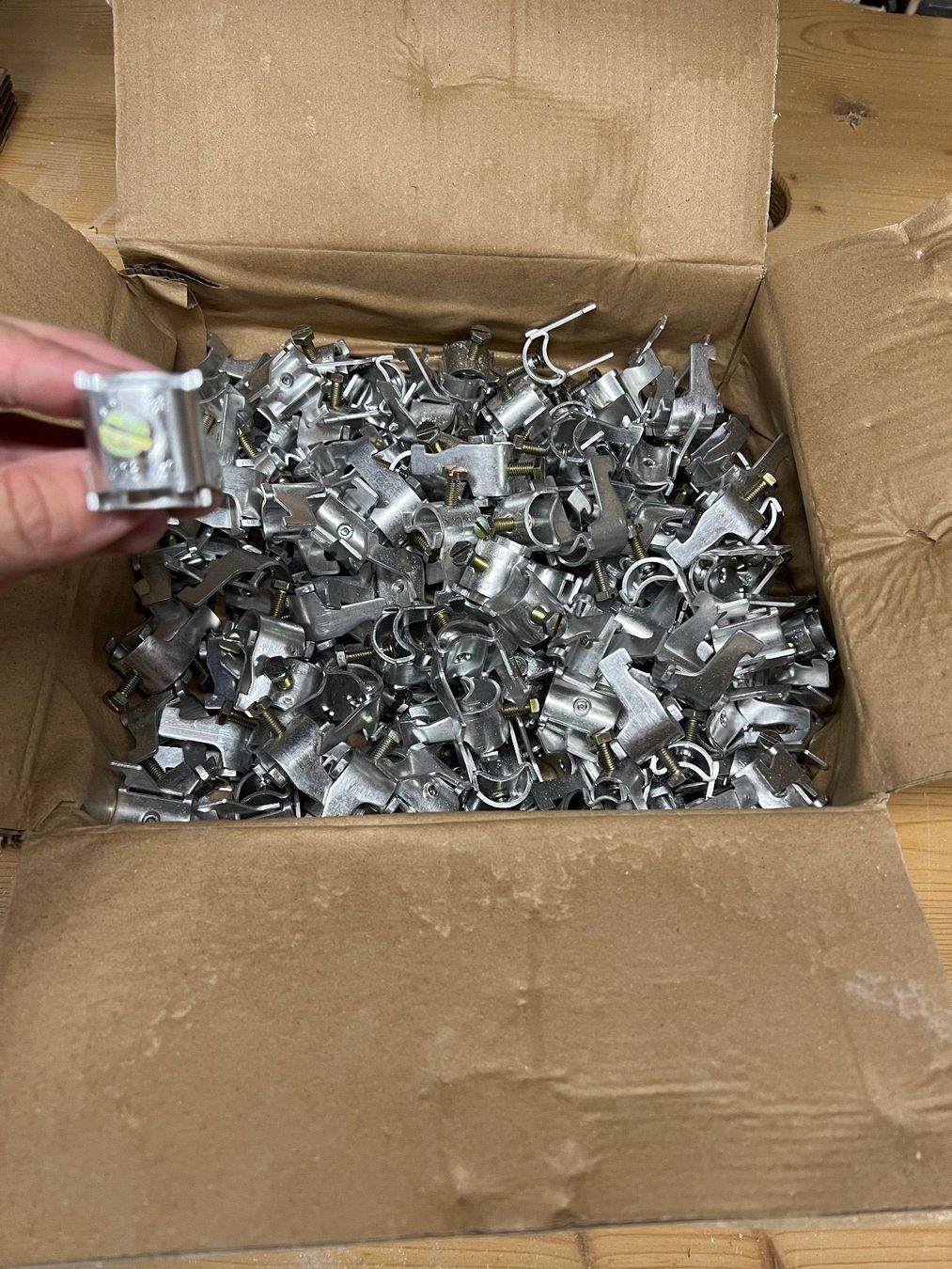 Supporti a parete: Elektro Material – Usato da Liesberg venduto da Wudsau