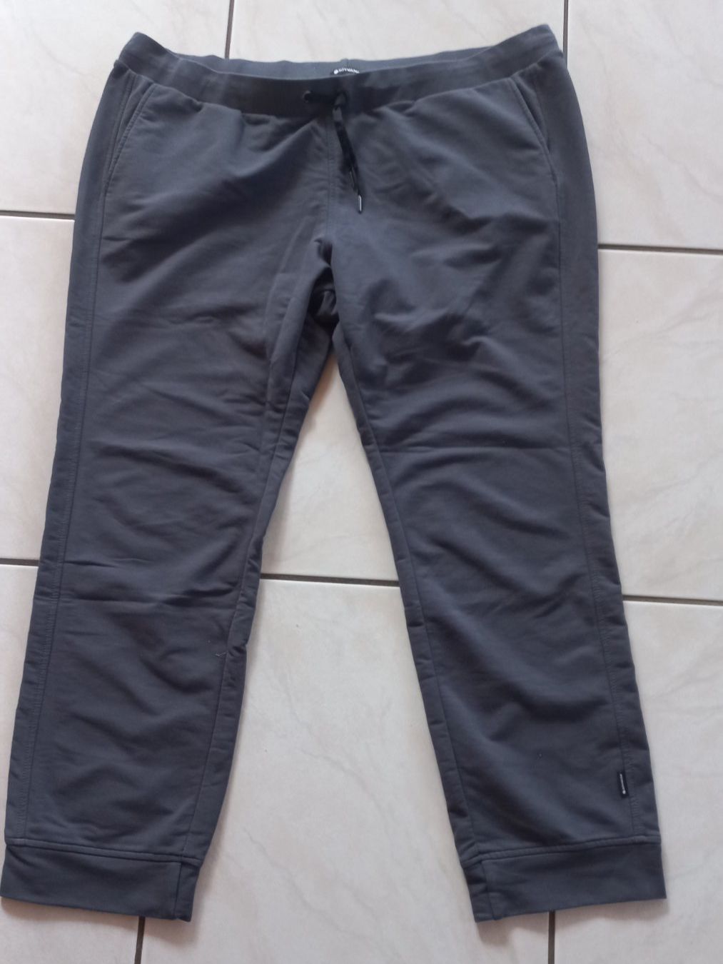 Pantaloni: Schneider Trainingshose  dunkelgrau, warm. – Usato da Winistorf venduto da acreativ