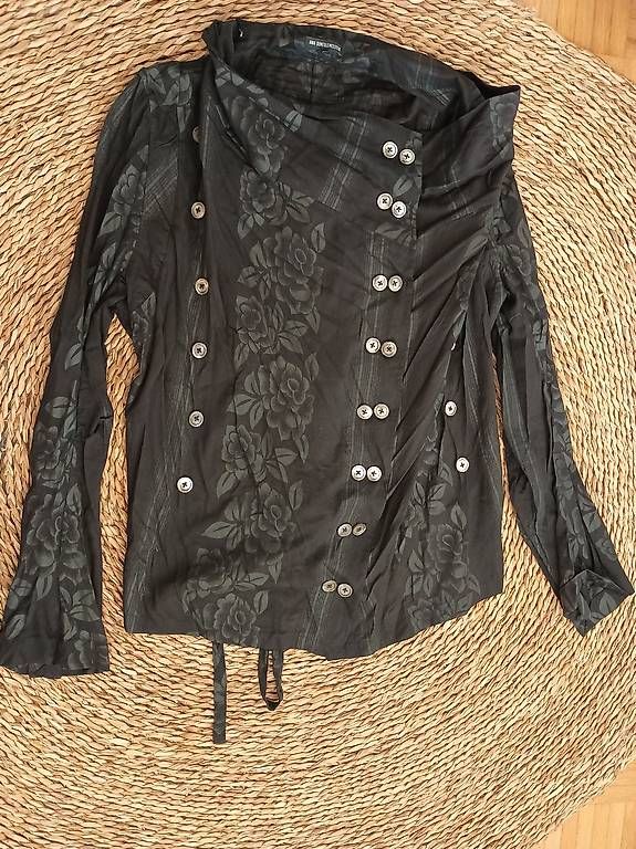 Camicette: Asymmetrische Bluse von Ann Demeulemeester – Usato da Zürich venduto da Melianea