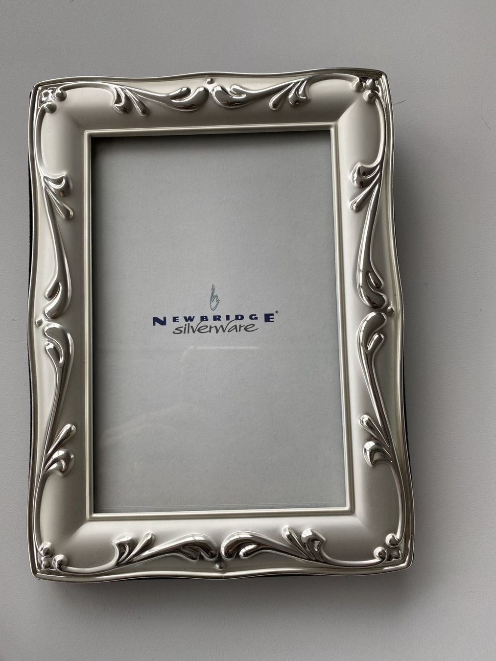 Cadres de tableaux: Fotorahmen Newbridge Silverware Originalverpackt – Neuf avec emballage d'origine à Füllinsdorf par Sunnebliemli7
