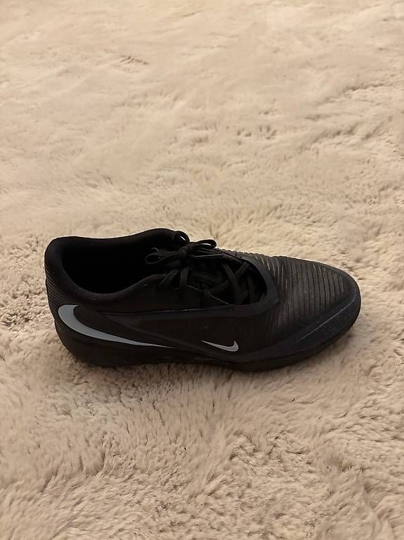 Nike Herrenschuhe: Schwarze Nike Hallenschuhe – Gebraucht aus Lenk im Simmental von niczbaeren 2
