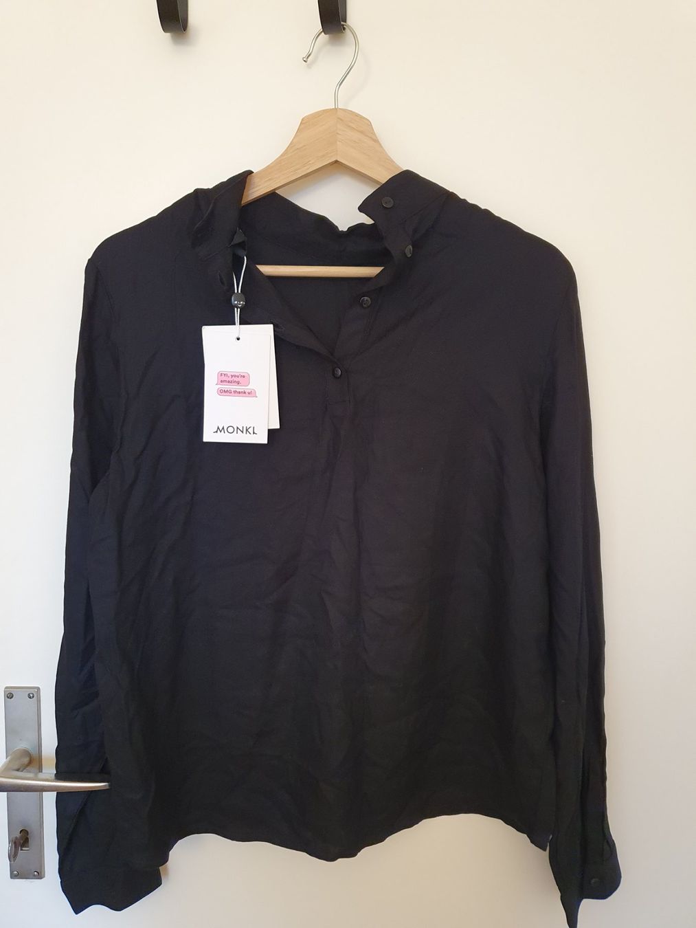 Monki Blusen: Camicia nera MONKI con volant, taglia S – Neu (gemäss Beschreibung) aus Langnau am Albis von dav_n72f 2