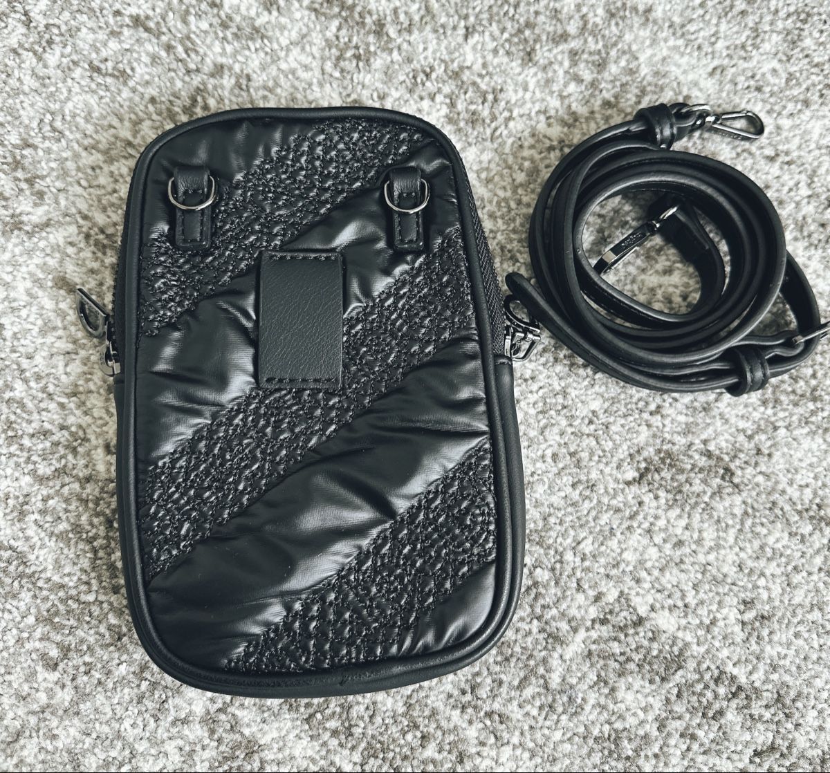 Desigual Borse da donna: Desigual black phone bag with sling – Nuovo (secondo la descrizione) da Wädenswil venduto da runwayhysteria 1