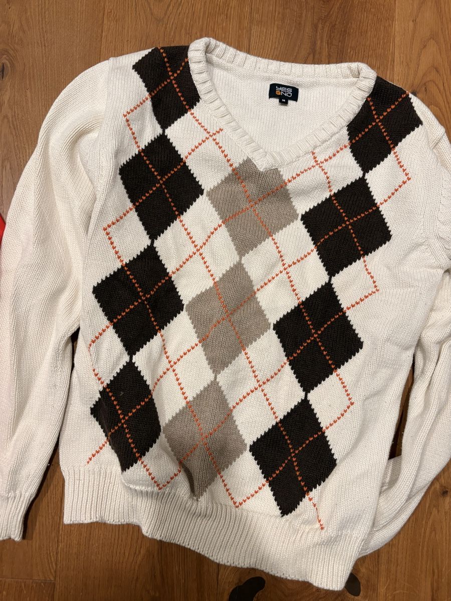 Pullover & Sweatshirts: Pullover mit Rautenmuster, Grösse M, Top Zustand! – Gebraucht aus Ennetbürgen von Hoblaschorsch