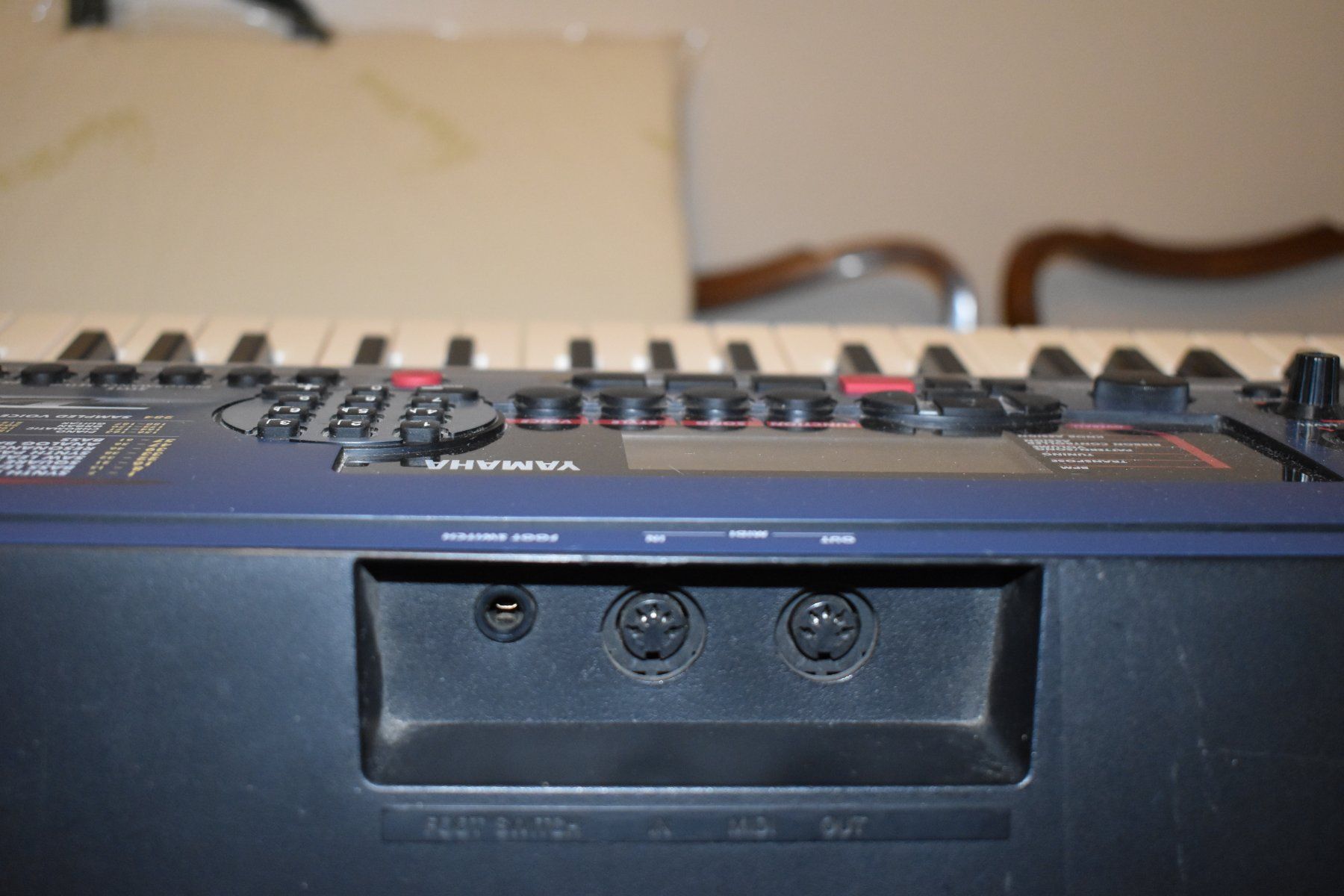 Yamaha Instruments de musique: Synthétiseur Yamaha DJX – D'occasion à Le Locle par skycomputer 6