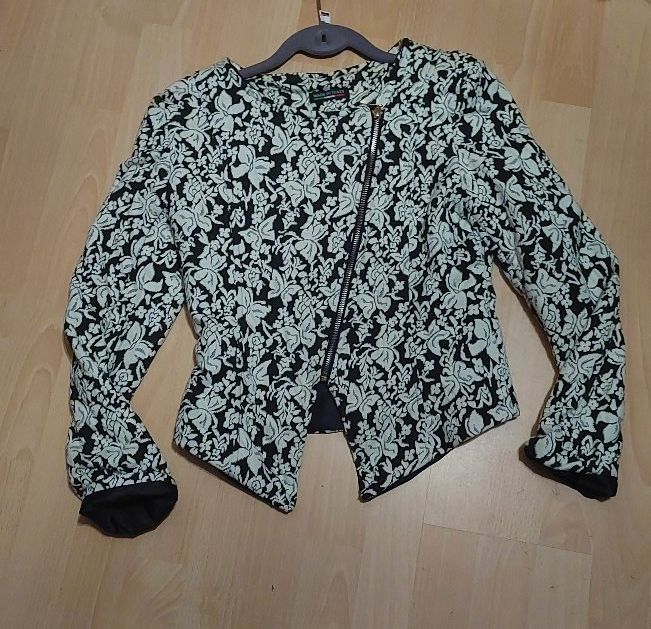 Jacken: Blazer Jacke mit Muster, Grösse S, Top Zustand – Gebraucht aus Zufikon von brocki5621 1