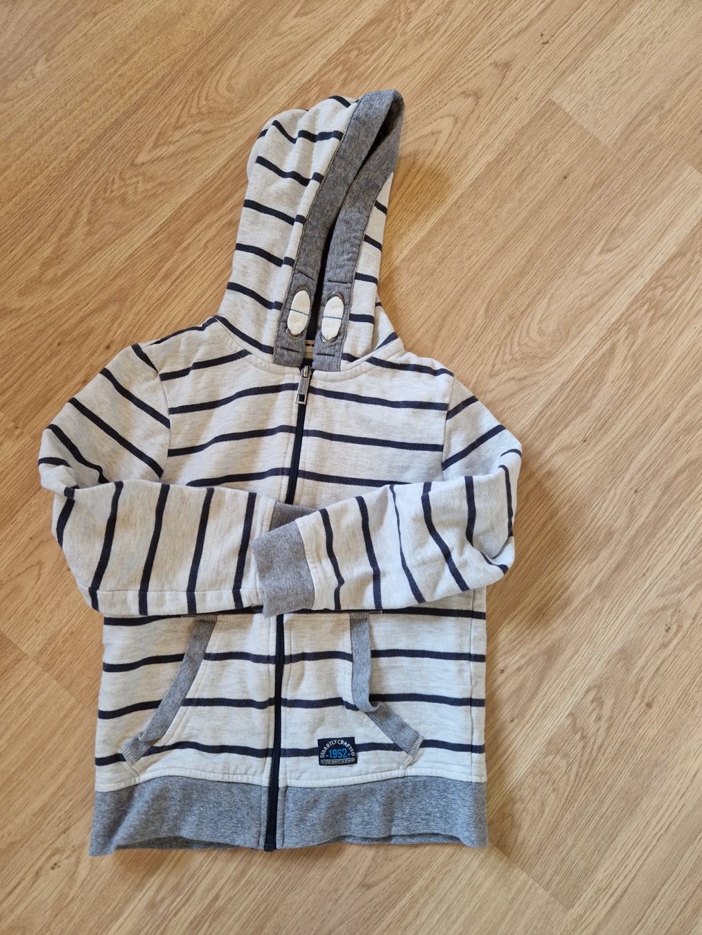 Jacken: Jacke / Jäggli mit Kapuze 128 – Gebraucht aus Giswil von monimaus08