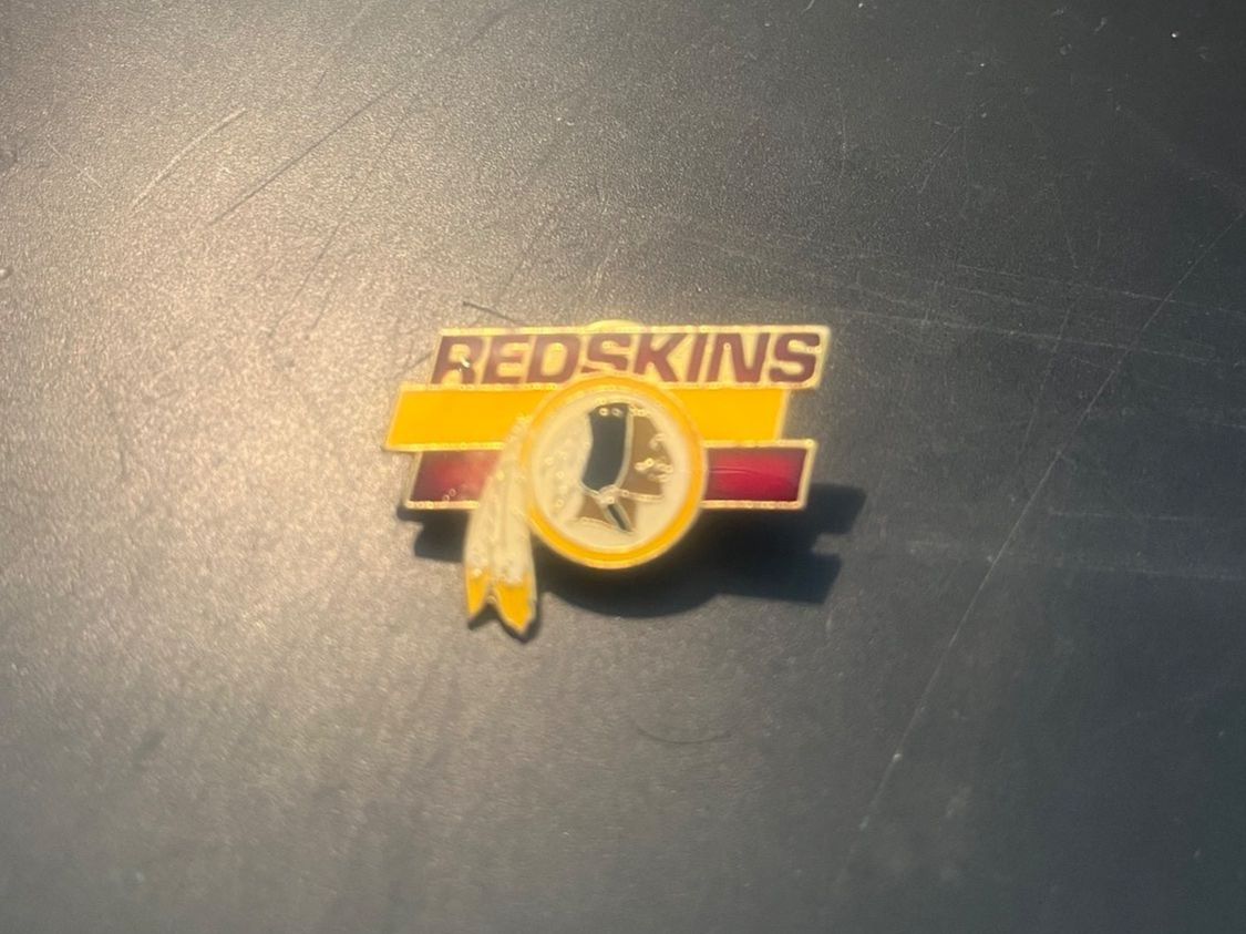 Placchette & Badge: *Redskins Pin* – Usato da Seuzach venduto da Black_sheep