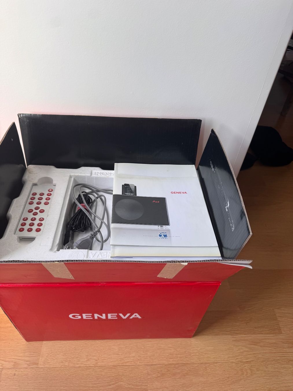 Geneva Casse acustiche: Geneva Sound System Model M – Red – Usato da Zürich venduto da claralund 3