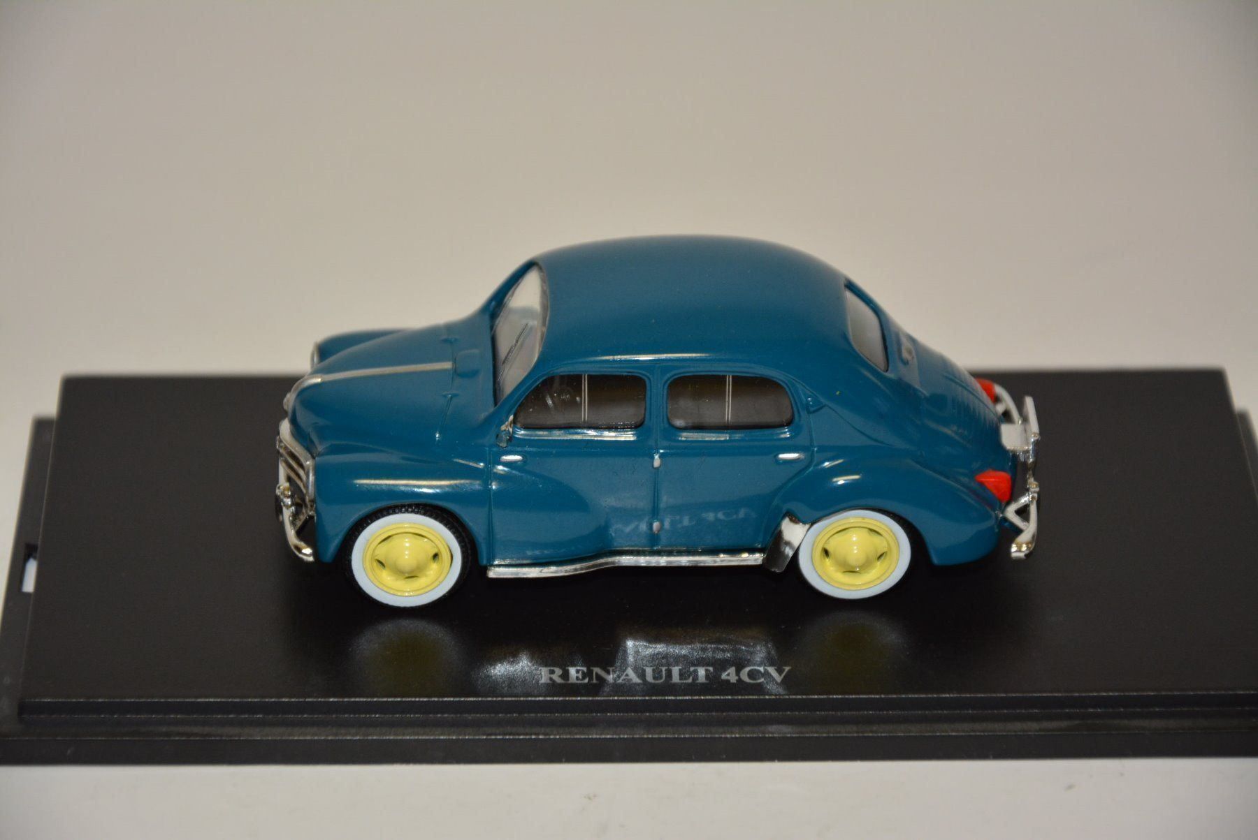 Renault Modellini d'auto: Renault 4CV , Universal Hobbies , 1:43 – Nuovo e nell'imballaggio originale da Goldach venduto da Feivel9 2