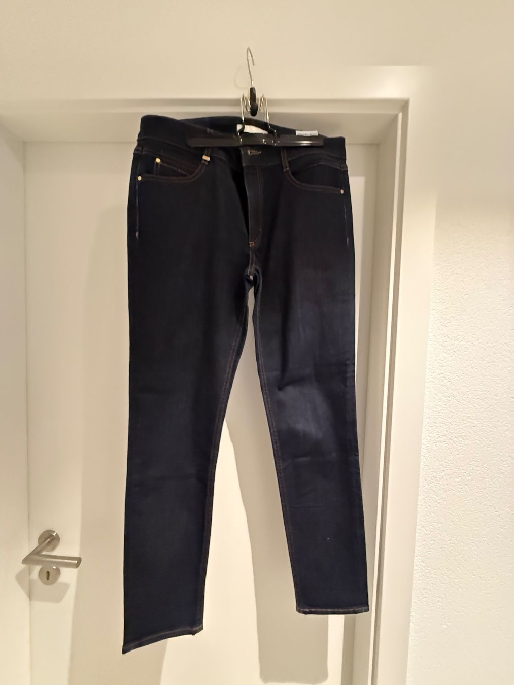Hugo Boss Kleiderpakete: Jean en Hugo Boss – Gebraucht aus Gimel von fan_8tvc