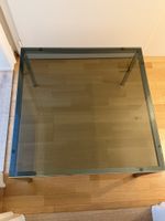 Couchtisch mit Glasplatte und Metallgestell quadratisch
