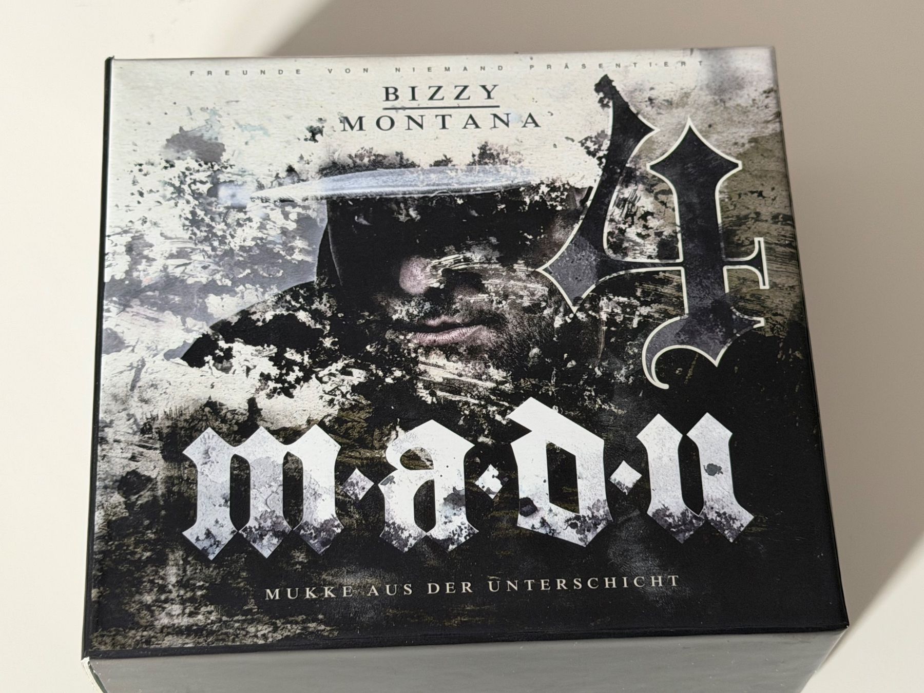 CD: M.A.D.U.4 Limited Boxset - Album, Autogramm, Poster, CD, – Nuovo (secondo la descrizione) da Altstätten SG venduto da sheamus 5