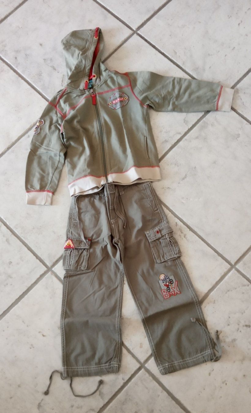 Kleiderpakete & -sets: KLEIDERPAKET JUNGEN Größe 104 – Gebraucht aus Chur von Rodanisa 3