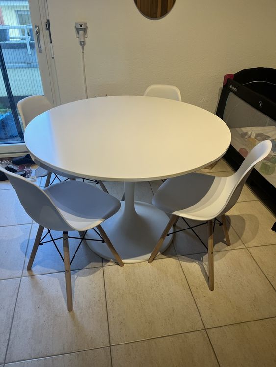 Rund Tisch mit 4 Skandinavischen Stühlen (Gebraucht) in Zürich für CHF ...