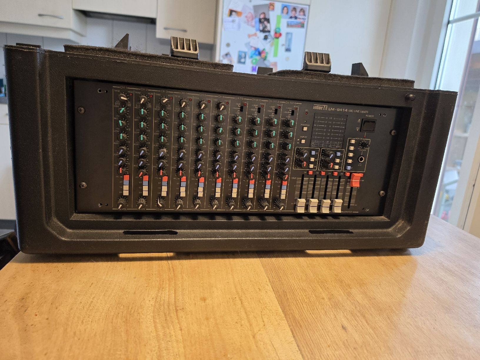 Console di mixaggio: SKB Mischpult and Computer Case mit interM LM-9414 Mixer – Usato da Nussbaumen AG venduto da Martinfal 3
