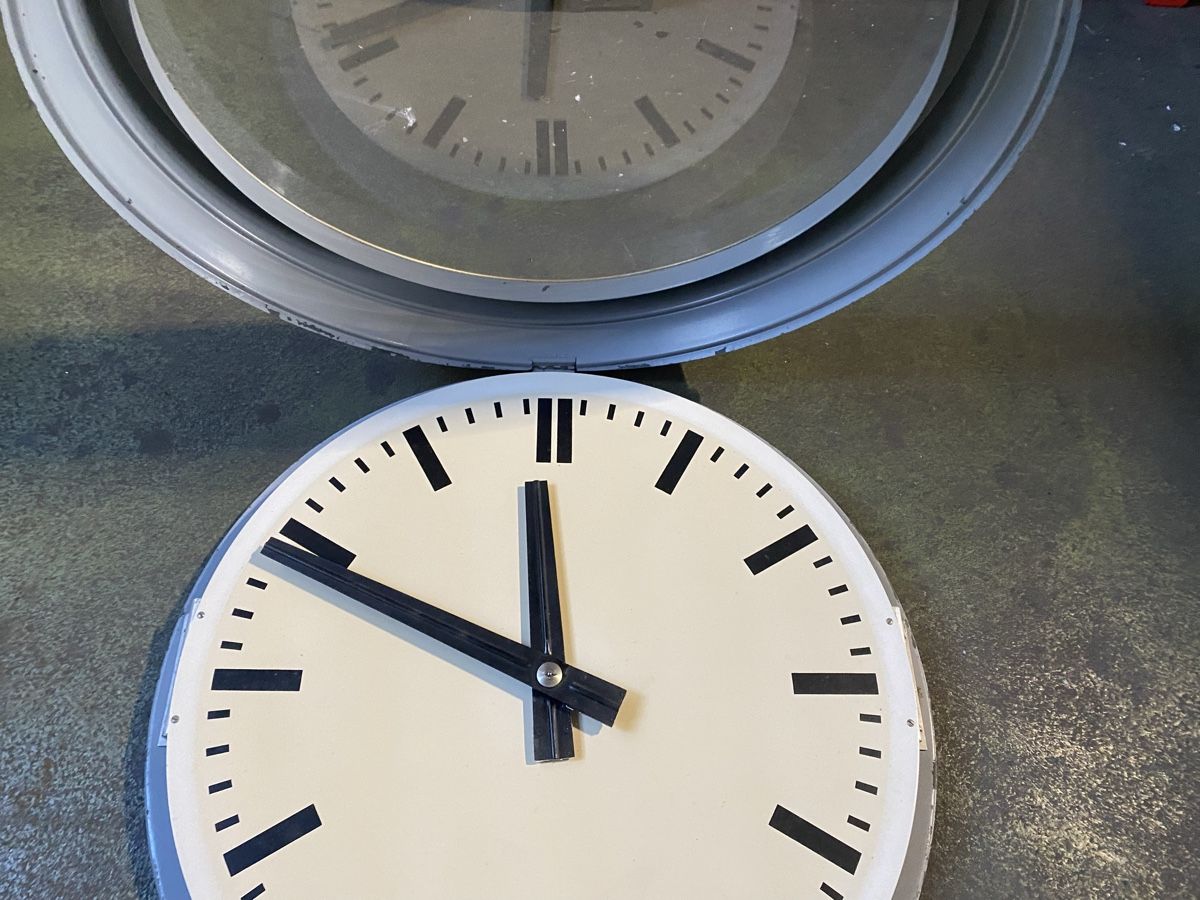 Orologi: Grosse Bahnhofsuhr 1944 – Difettoso da Aeschlen venduto da rudemood 1