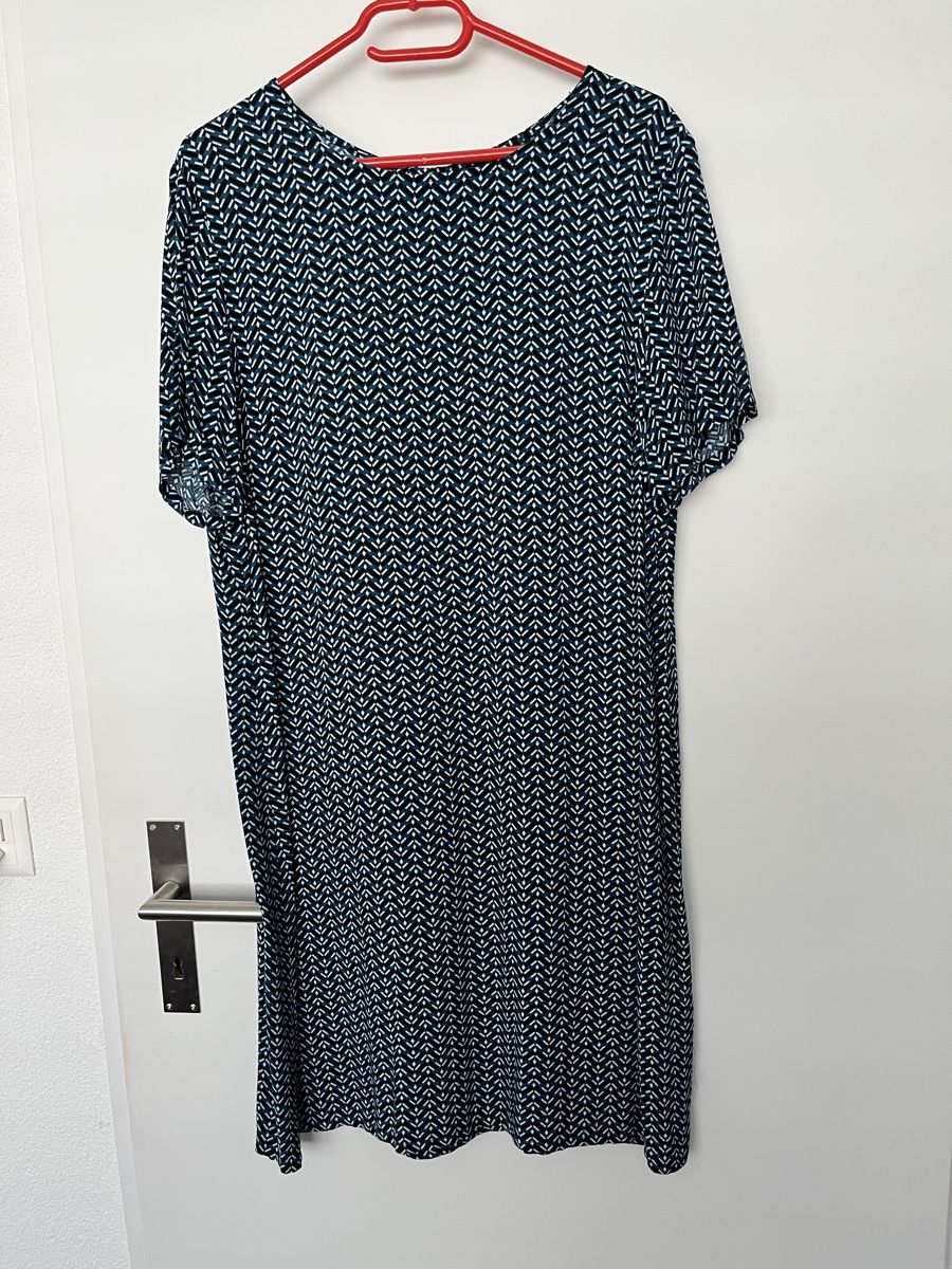 Kleider: Sommerliches Kleid mit Muster, bequeme Passform, Gr. 44 – Gebraucht aus Thun von elshei