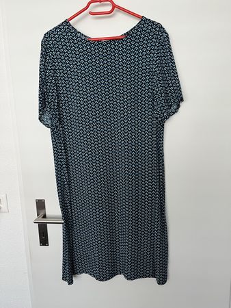 Sommerliches Kleid mit Muster, bequeme Passform, Gr. 44