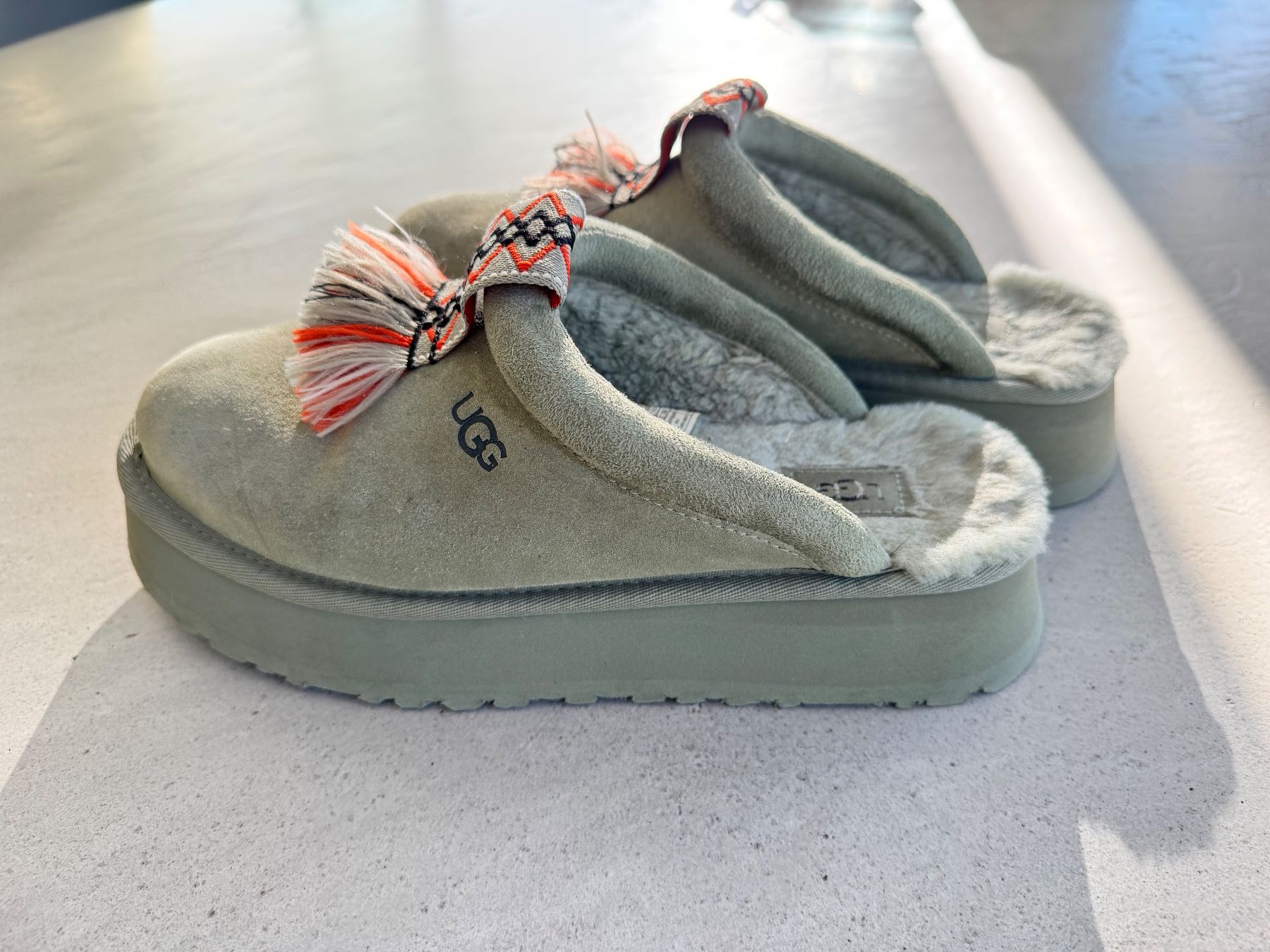 Ugg Damenschuhe: UGG TAZZLE - 39 Velours kaki – Gebraucht aus La Sarraz von Marina213