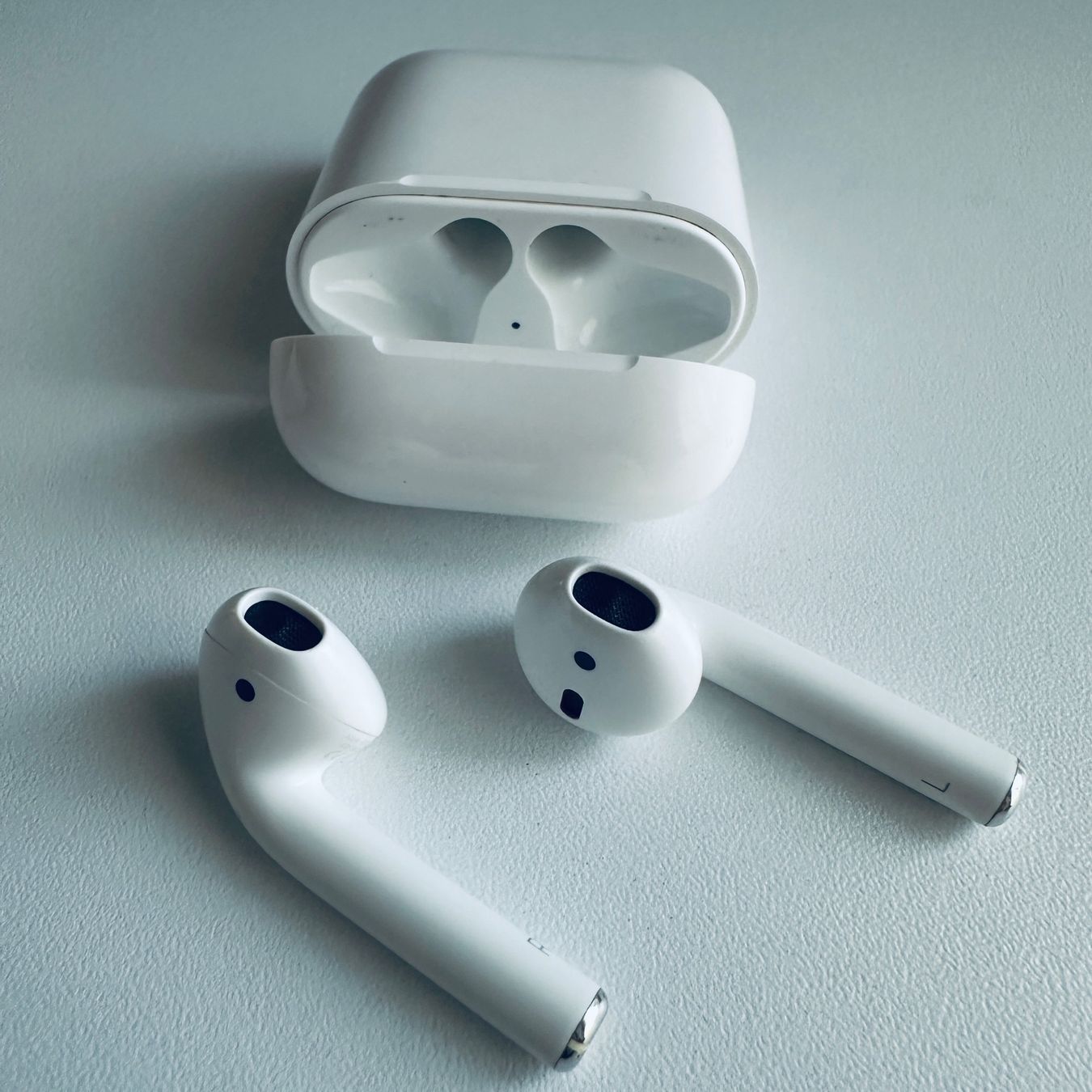 Apple Cuffie: Original Apple AirPods 2 Kopfhörer Wireless Lightning Kabel – Usato da Basel venduto da MY.AIRPODS.SHOP 3