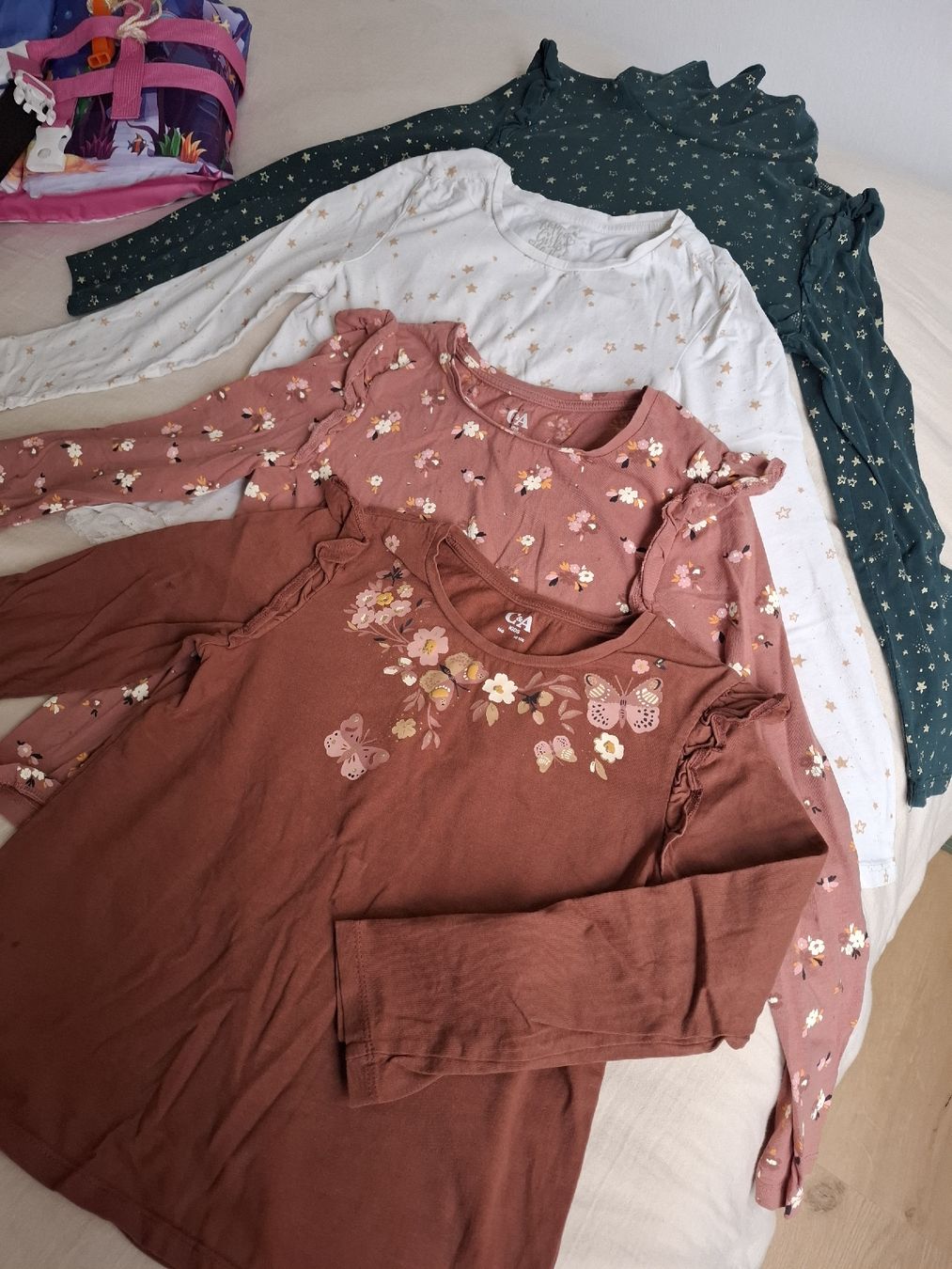 Lotti & Set di vestiti: 💜Kleiderpaket 128-140 – Usato da Schaffhausen venduto da ricmivo 2