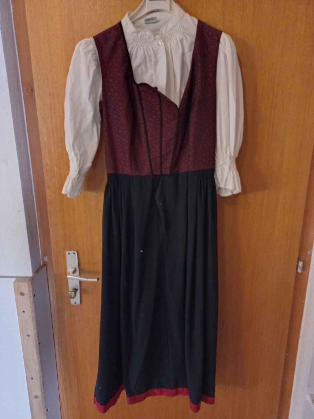 Vestiti: habit folklorique autrichien – Usato da Monthey venduto da 04Elisa 1